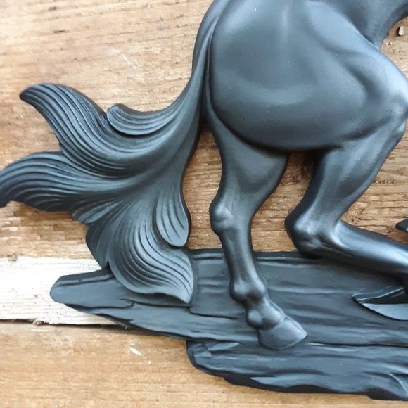 Beautiful Vintage Rearing Horse Wall Hanging - Picture 7 of 14